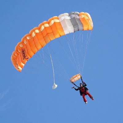 Padobranka u 81. godini